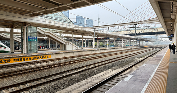 pw域名 whois查询